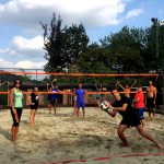 il campo da beach volley si presta perfettamente per divertenti allenamenti di gruppo